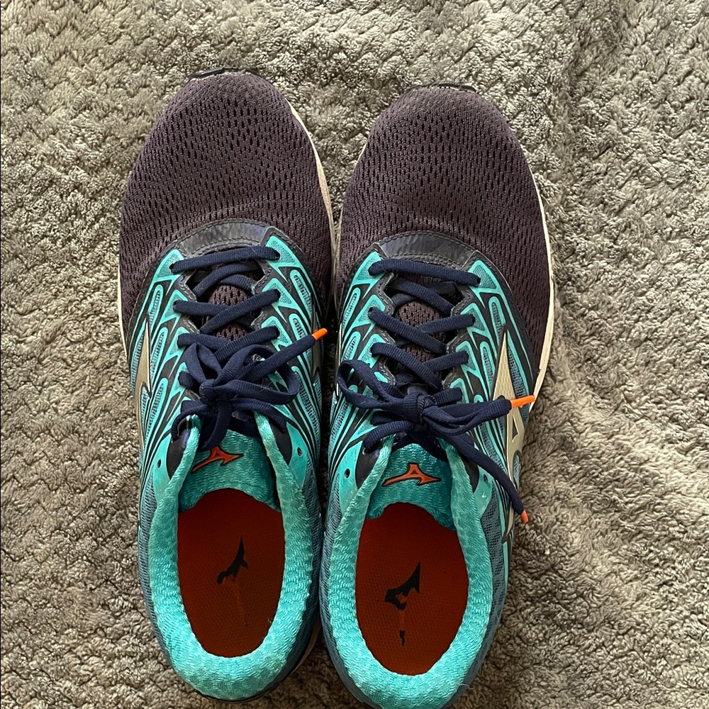 Mizuno Wave Shadow - lightly used
